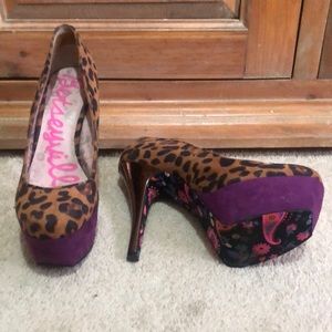 Bettsyville Betsy Johnson Leopard platform heels 8